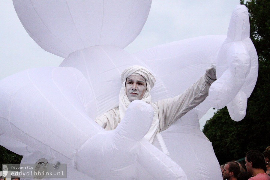 2014-07-11 Compagnie des Quidams - Reve d'Herbert (Deventer op Stelten) 012